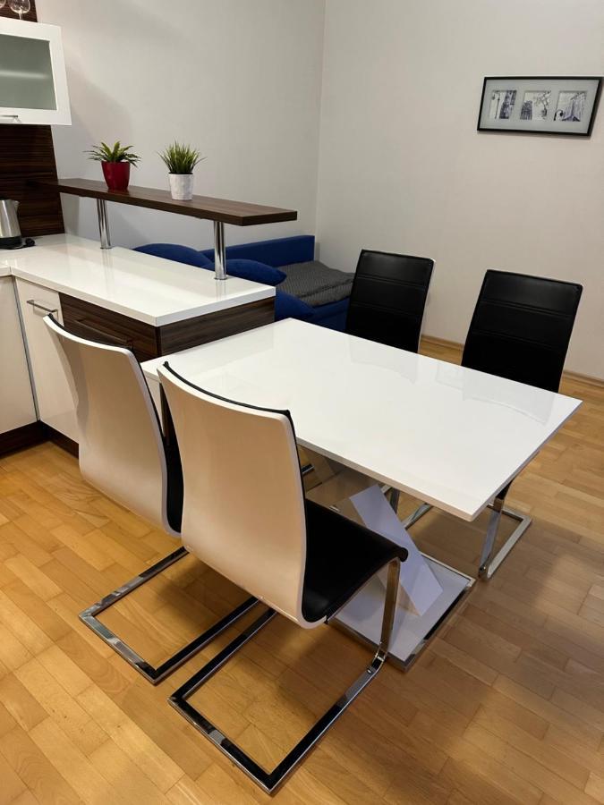 Komarov Apartments Spacilova Nearly Center מראה חיצוני תמונה
